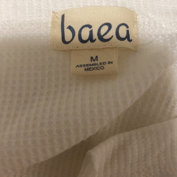 Baea White Waffle Knit Thermal Tiered Bell Sleeved V Neck Top Medium NEW - Picture 2 of 7